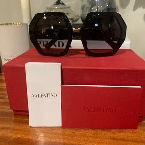 Valentino sunglasses❤️